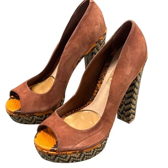 Schutz Cara Raffia High Heel - Picture 11 of 12